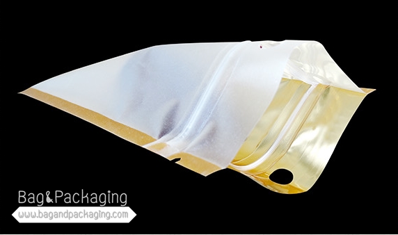 ถุงซิปล็อคก้นแบน หน้าขุ่น พื้นทอง หลังเงิน (ตั้งไม่ได้)