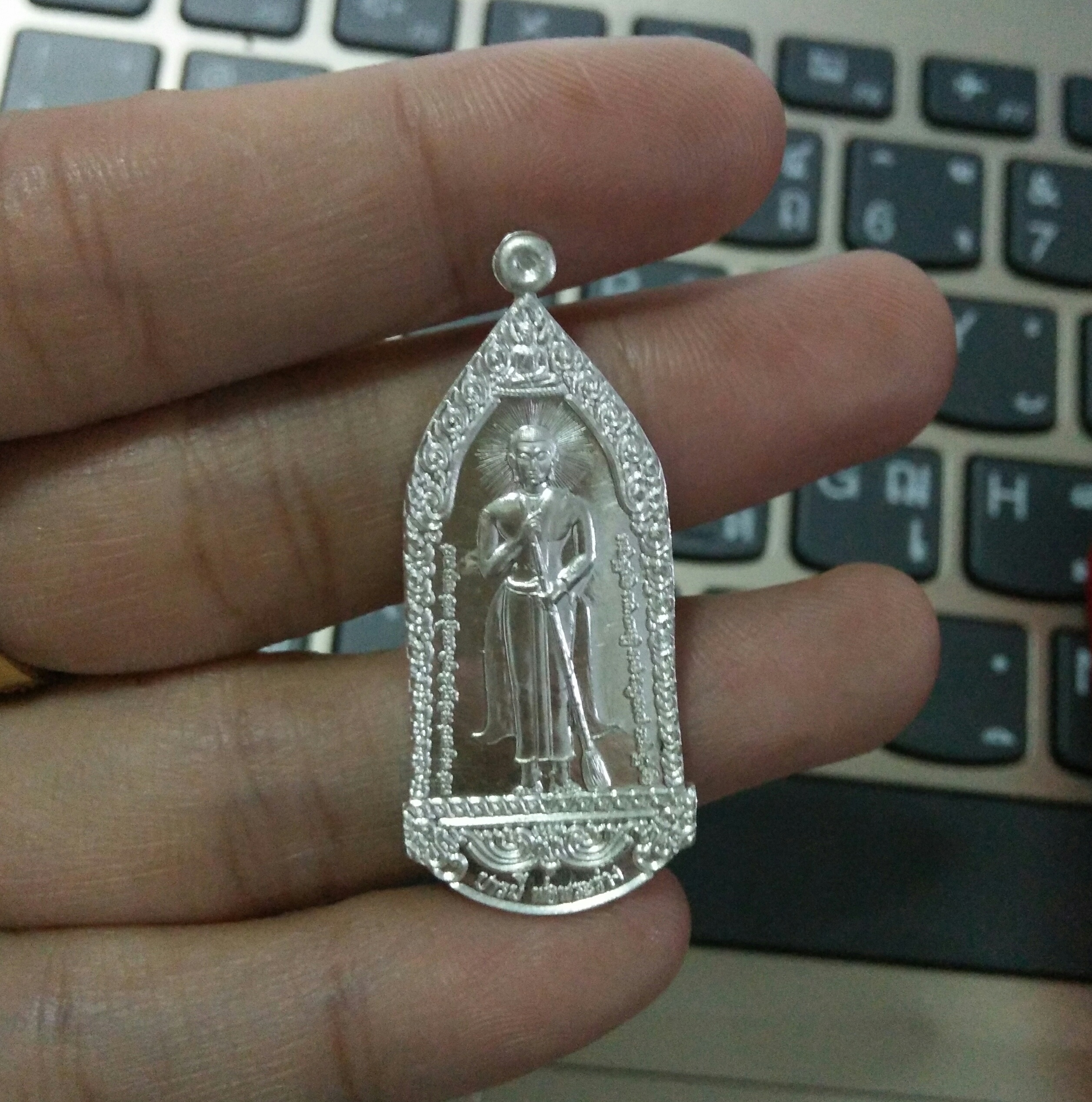 เหรียญพระร่วงกวาดลาน เนื้อเงิน (มวลสารมหาสะท้อน) No.๒๙ (1 ใน 99 เหรียญ)