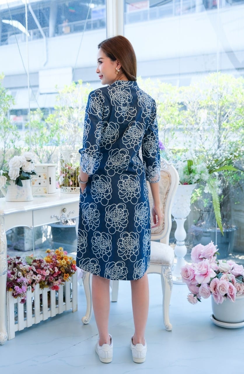 เดรสยีนส์ #8526 ชุดเดรสยีนส์ปักลายฉลุสวยหรู ผ้าเนื้อนิ่มไม่หนาไม่บางใส่สบาย แบบสวยใส่ได้หลายโอกาส