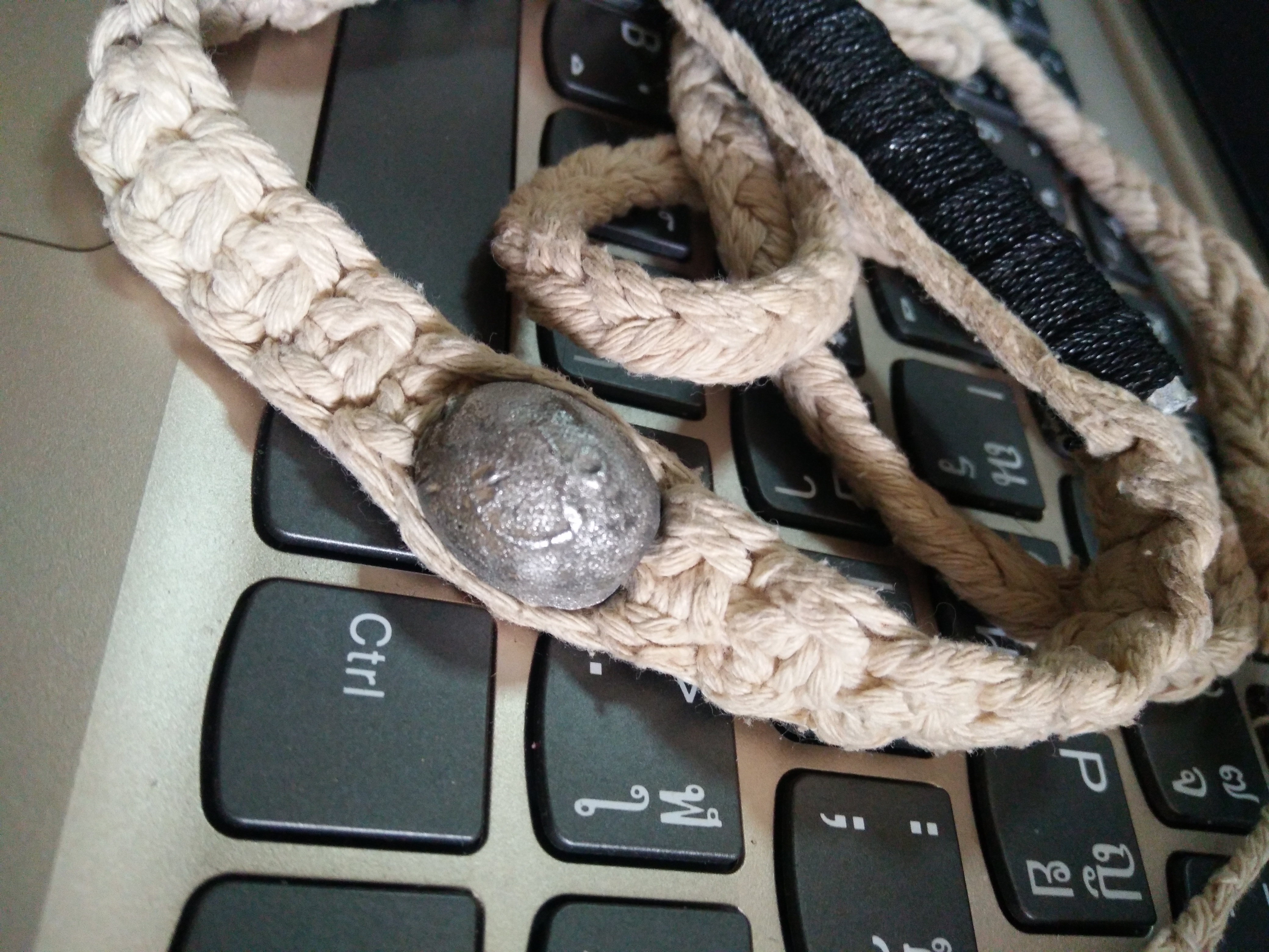 ตะกรุดมนต์พระกาฬ หลวงพ่อกวยพร้อมลูกสะกดและสายคาดเอว