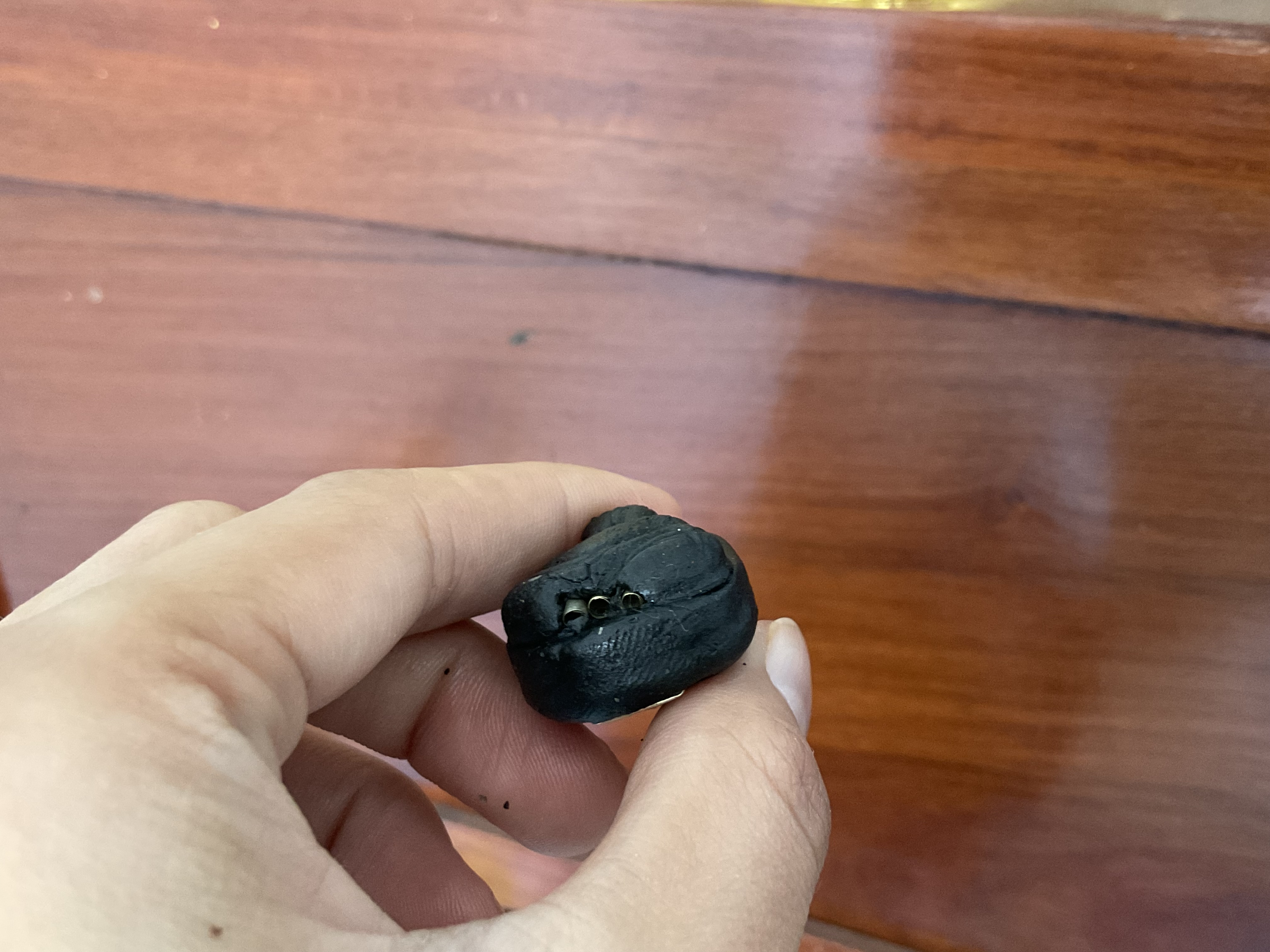 พระปิดตาหลังเบี้ย no.6 และ no.105 ฝังกัลปังหาดำ 1 ใน 168 องค์ครูบากฤษดา วัดสันพระเจ้าแดง อธิษฐานจิต