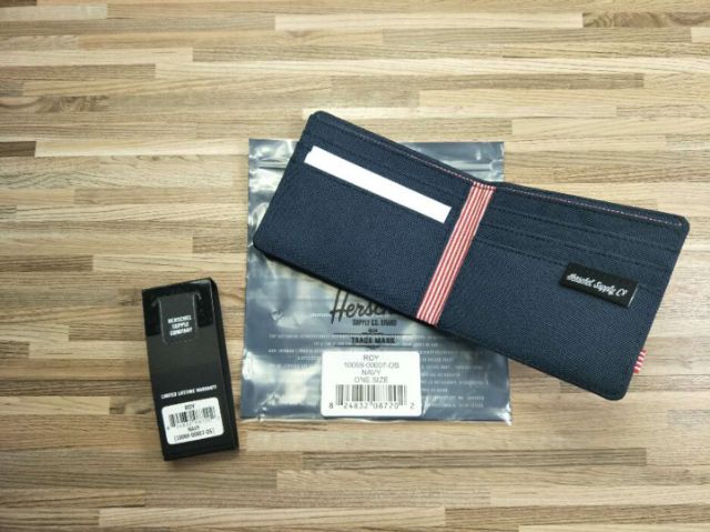 ของแท้ พร้อมส่ง กระเป๋าสตางค์ HERSCHEL ROY WALLET 20 สี มีครบทุกรุ่น พร้อมรูปถ่ายจากสินค้าจริง ด้านใน