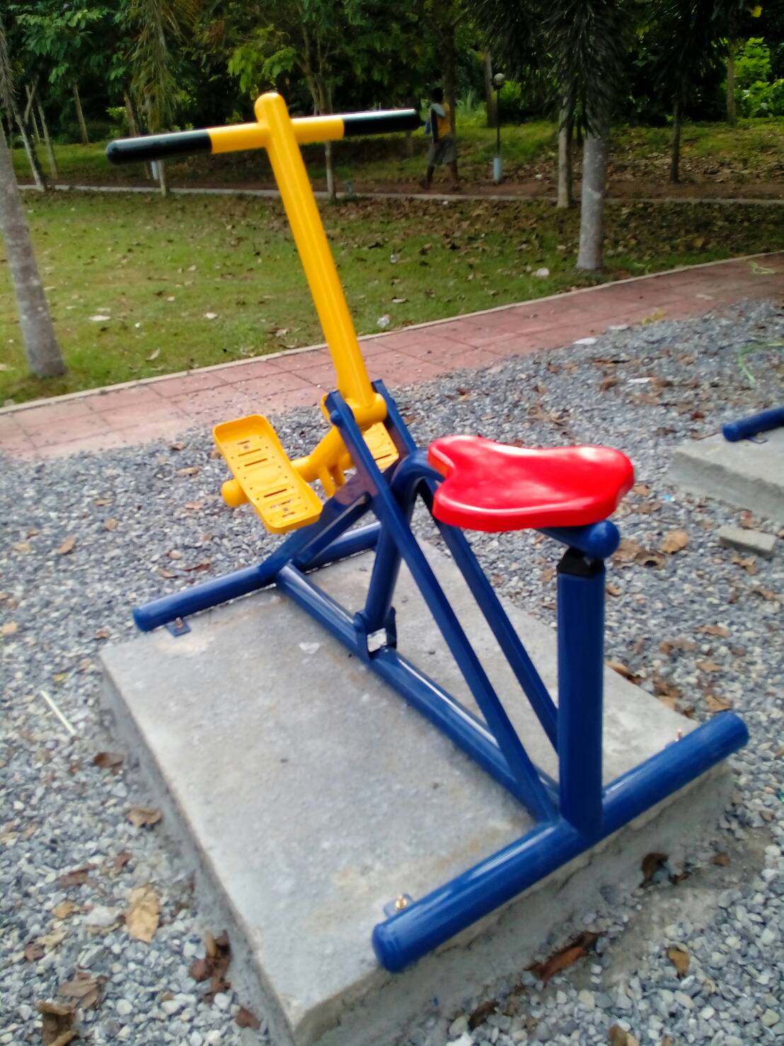 เครื่องออกกำลังกายกลางแจ้งจอมทอง