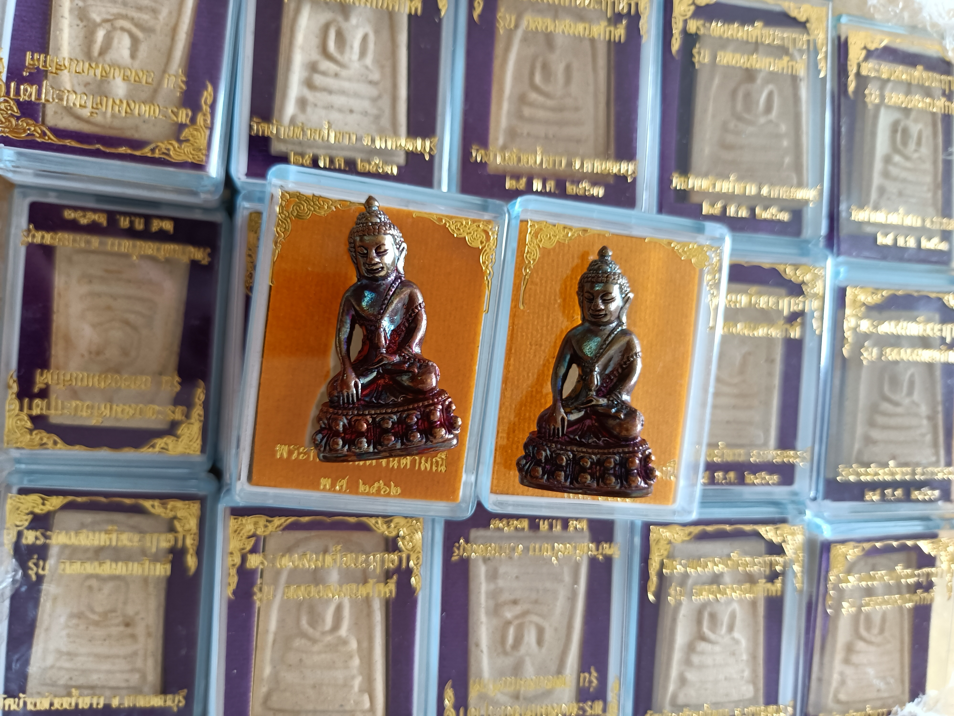 พระกริ่งจินดามณีมนต์พระกาฬ (เนื้อผิวรุ้ง) เลี่ยมกันน้ำ ลพ.เล็กเททอง เข้าพุทธาภิเษกวัดท่าขนุน