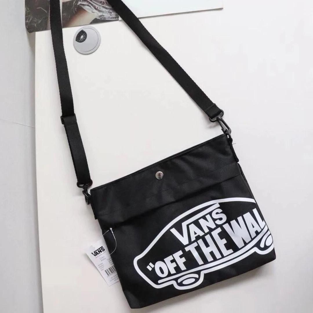 กระเป๋าสะพายข้าง Vans Sacoche Bag รุ่นพิเศษจากญี่ปุ่น ของใหม่ ของแท้ พร้อมส่ง