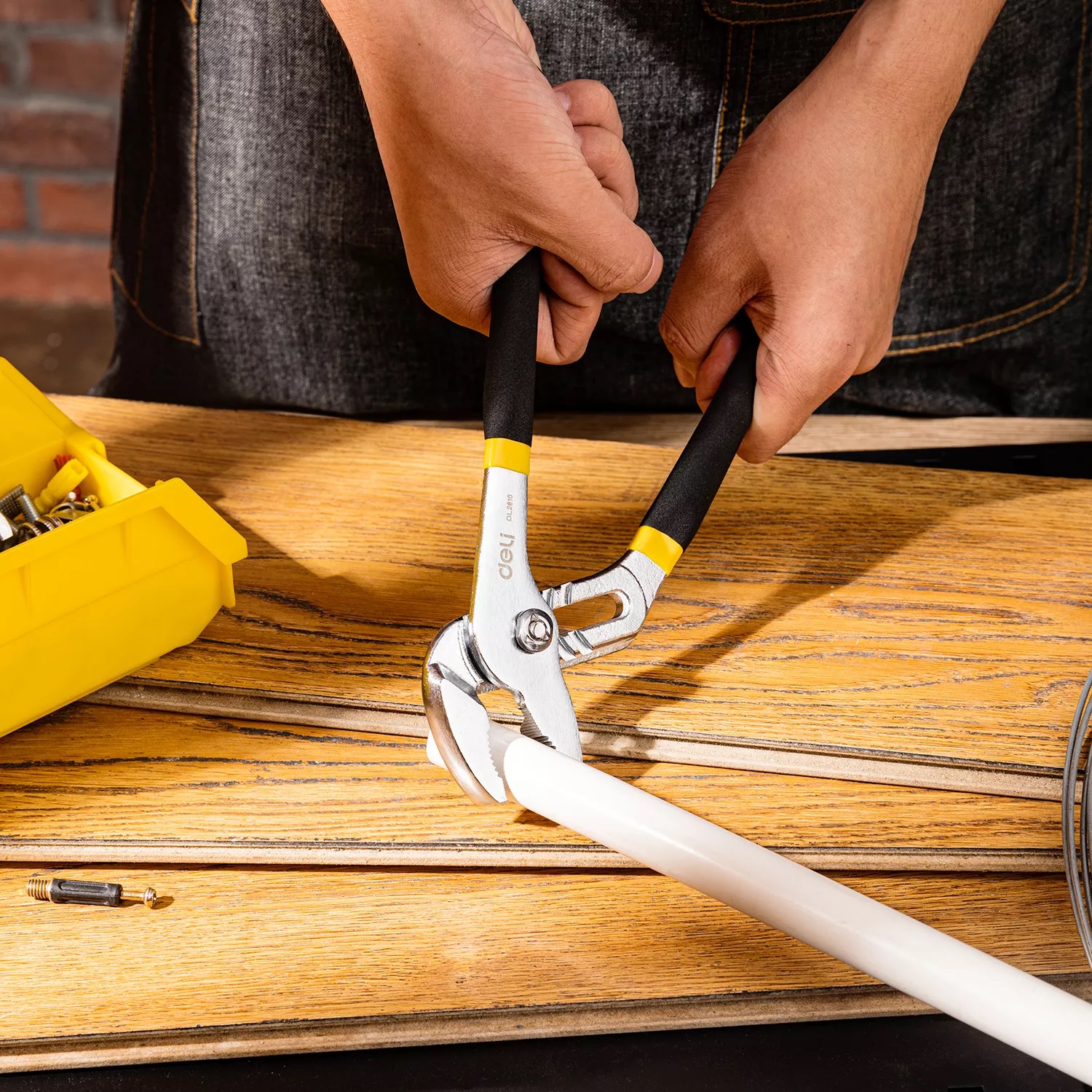 Deli คีมคอม้า คีมจับท่อ ประแจคอม้า ขยายปากได้ 10 นิ้ว/12 นิ้ว คีมปากขยาย ประแจจับท่อ Pump Pliers EDL2610-06