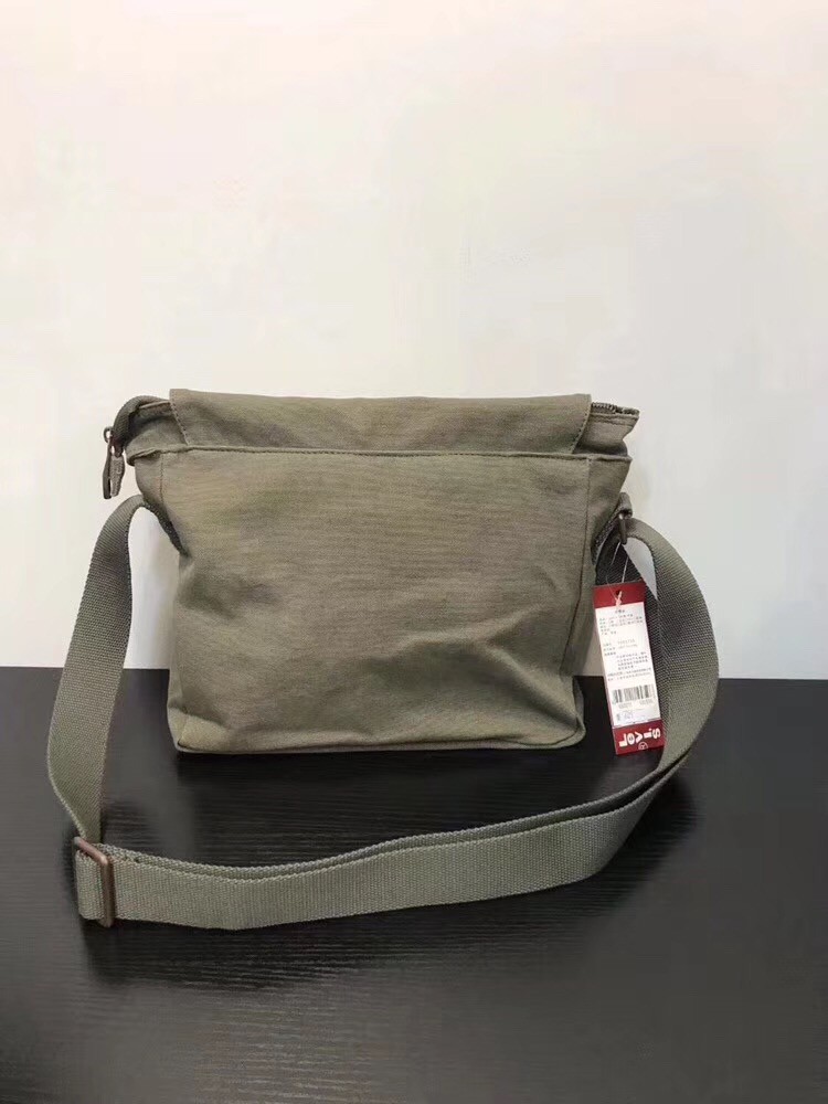 กระเป๋าสะพายข้าง Levi's Messenger Bag ของใหม่ ของแท้ พร้อมส่งจากไทย กระเป๋าลีวายส์ กระเป๋าสะพายลีวายส์ กระเป๋าสะพายผู้ชาย