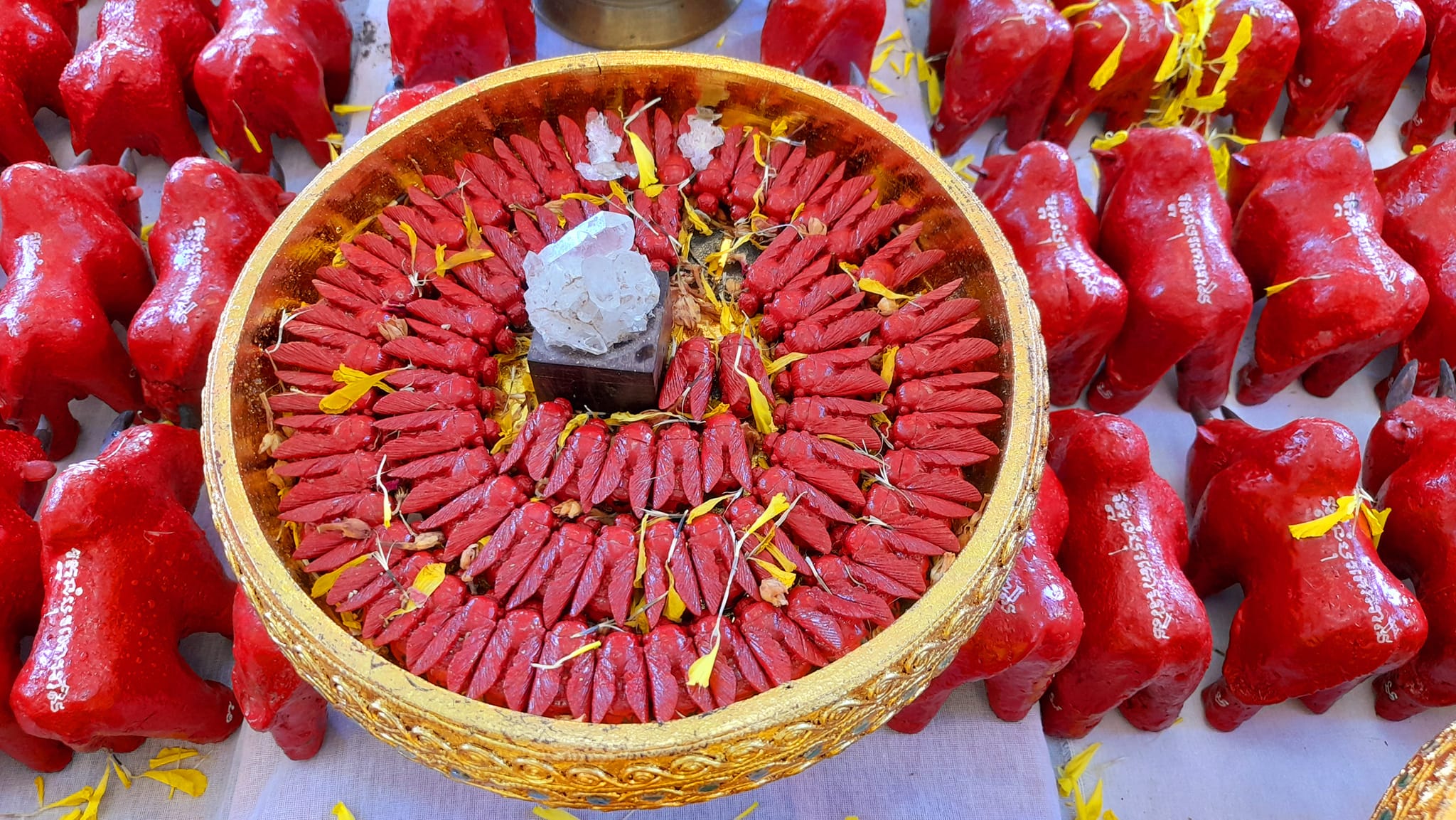 วัวธนูพญาโครัตนมงคล (แบบไม่มีจาร) วัดโพธิผักไห่ หลวงพ่อเล็ก (เลี่ยมกันน้ำ)วัดท่าขนุนพุทธาภิเษก