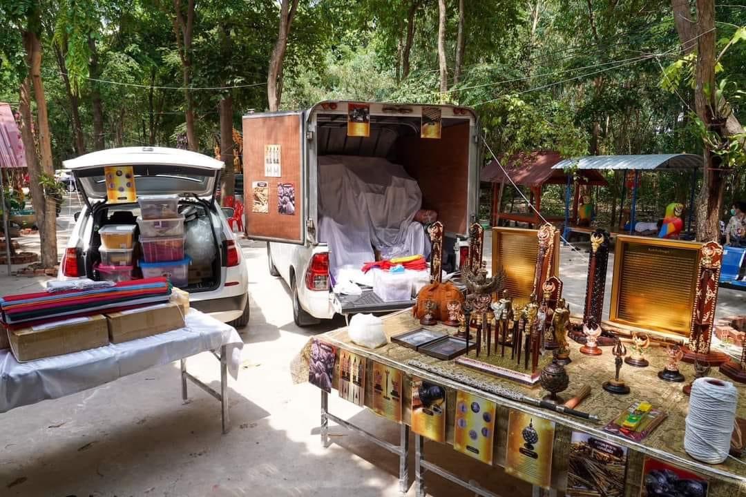 พระปิดตา รุ่น เมตตา หลวงปู่ศิลา หลวงพ่อหนุน (มีรอยราน)