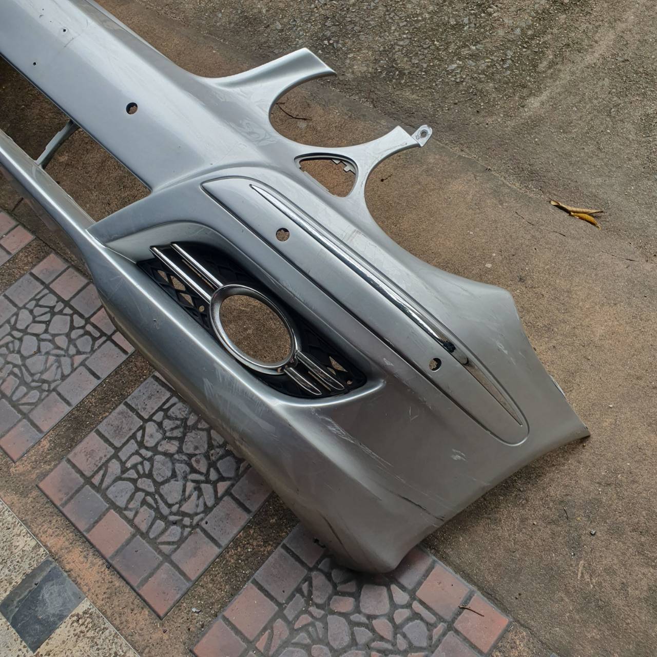 กันชนหน้า Benz มือสอง A2118801540 ขายตามสภาพ