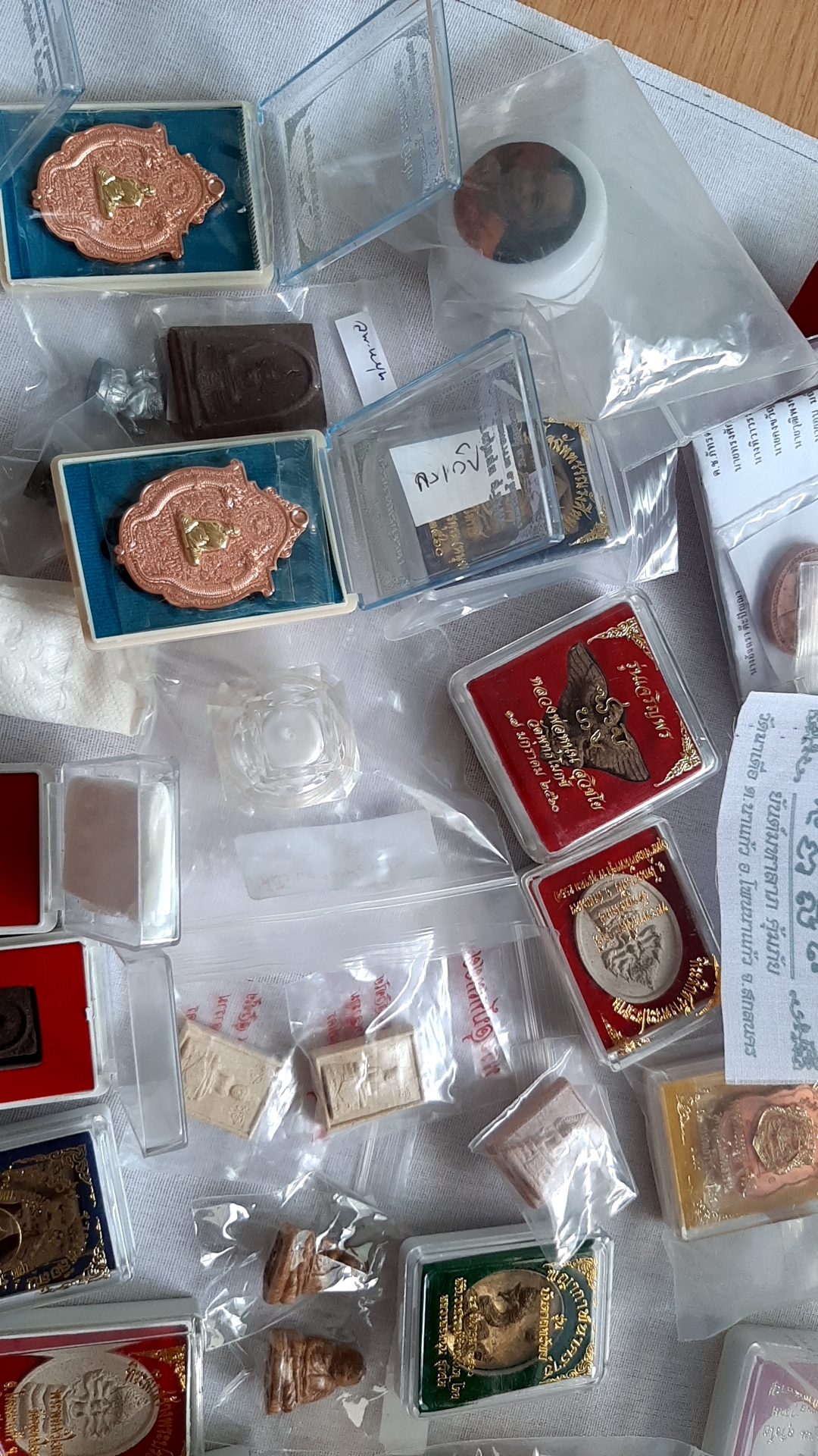 วัตถุมงคลหลวงพ่อหนุนรุ่นต่างๆ ออกหลายวัด โปรดถามราคาเป็นรายองค์