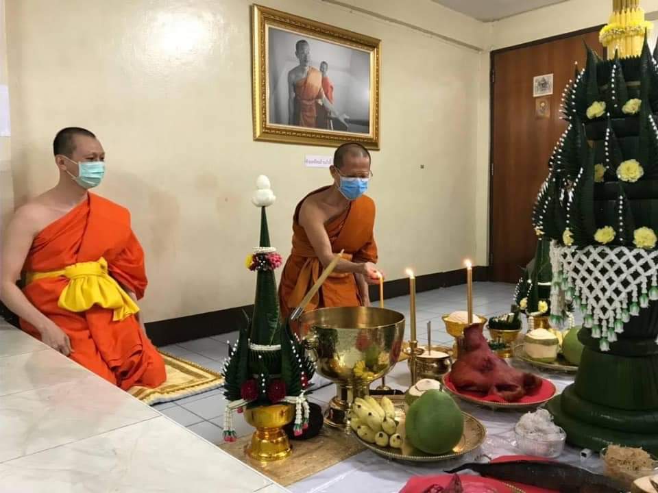 บาตรไหลมาเทมา บ้านสุมโน ลพ.เล็ก ร่วมเสก
