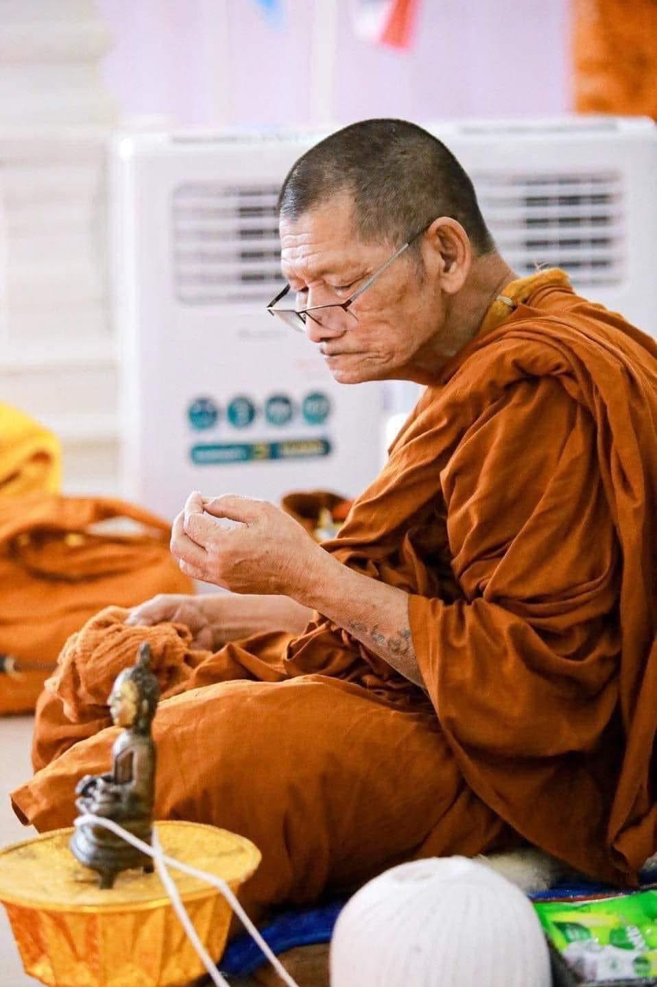 พระเจ้าปากเข็ด รุ่น 2 หลวงปู่ศิลา วัดพระธาตุหมื่นหิน ปี 68