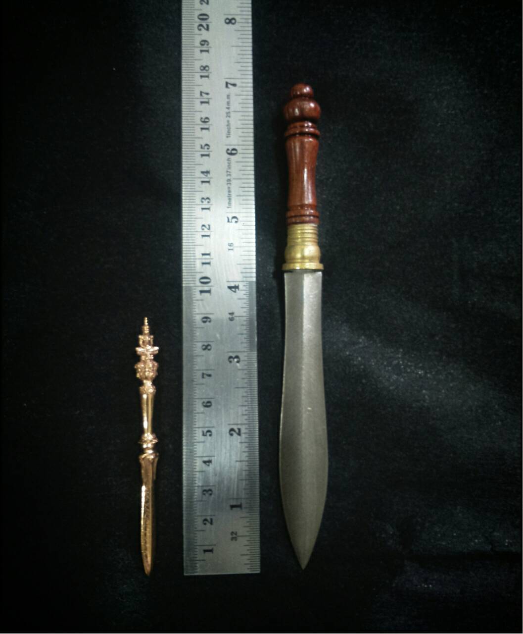 พระขรรค์ด้ามไม้ (ตีด้วยมือแบบโบราณ) วัดถ้ำเมืองนะ