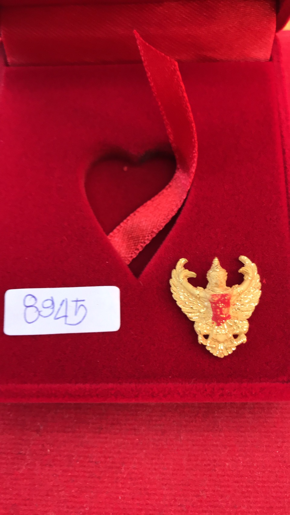 ครุฑทองคำ (99% หนัก 3.8 g)พิมพ์เล็ก รุ่น มหาเศรษฐี ปี 40 วัดโพธิทอง อ.วราห์ (ภาพแทน เลข.8945)