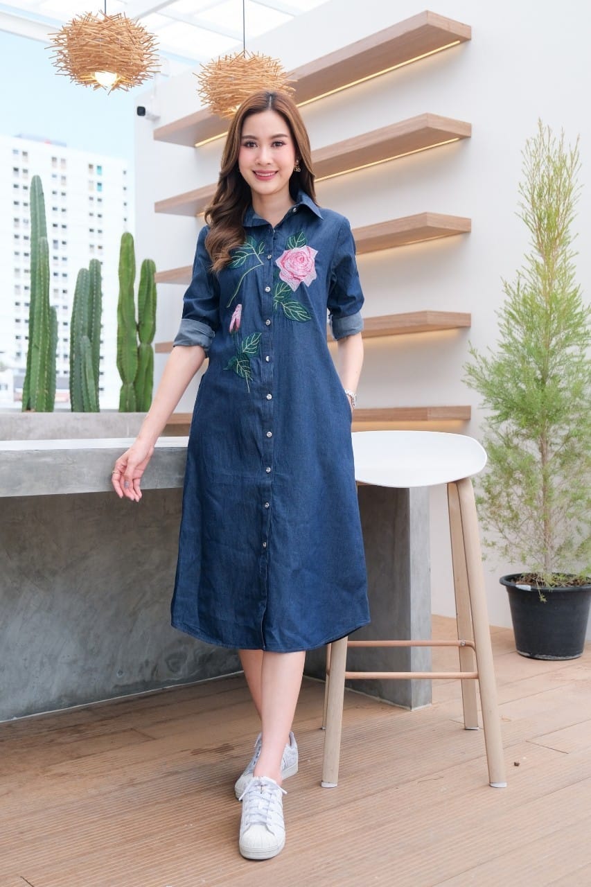 ชุดยีนส์ #8287 เดรสยีนส์ปักลายกุหลาบสวยหรู ผ้ายีนส์เนื้อนิ่มใส่สบายไม่ร้อนแบบสวย ใส่ได้หลายโอกาส