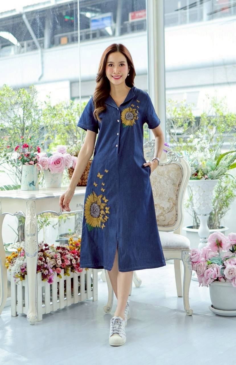ชุดยีนส์ #8807 ปักลายดอกไม้สวยหรู ผ้ายีนส์เนื้อนิ่มแบบสวย ใส่สบาย ใส่ได้หลายโอกาส