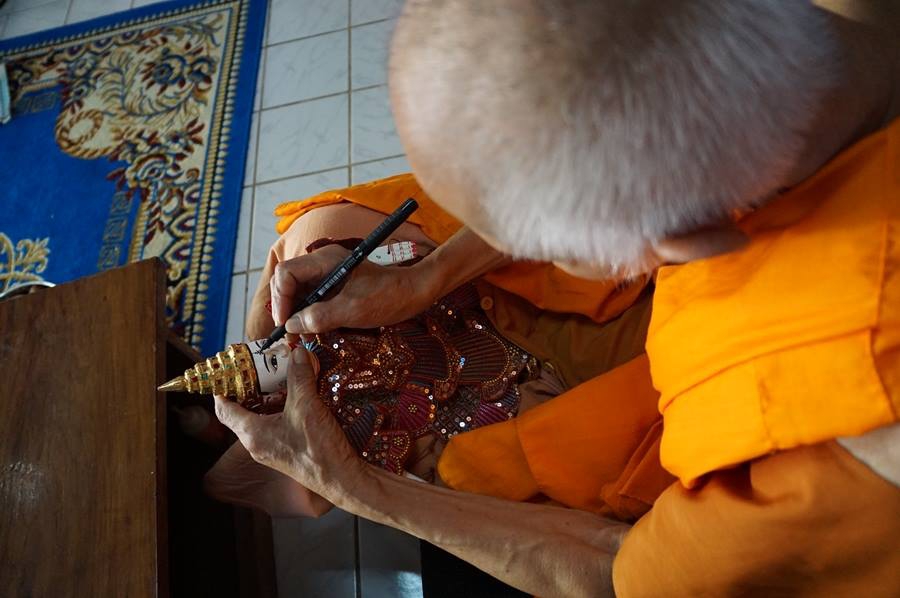 หุ่นพยนต์ หลวงปู่แก่น วัดเขื่อนท่าทุ่งนาประชาสรรค์ ปี 58