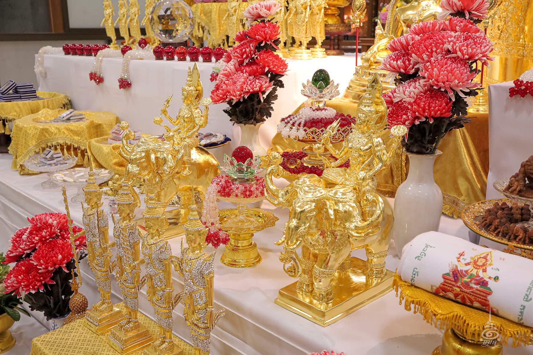 ลูกแก้วพุทธบารมีเปิดโลก (แก้วแดง) สุริยันต์ทรงกลด ฐานจาร (ไซส์ใหญ่ 5 cm) ลพ.เล็ก ลพ.บ๊ะ ลพ.ตุ๊ มหาสิงห์