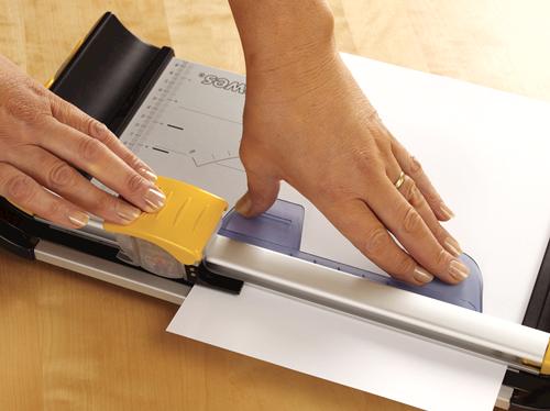 แท่นตัดกระดาษ Fellowes รุ่น Proton A4