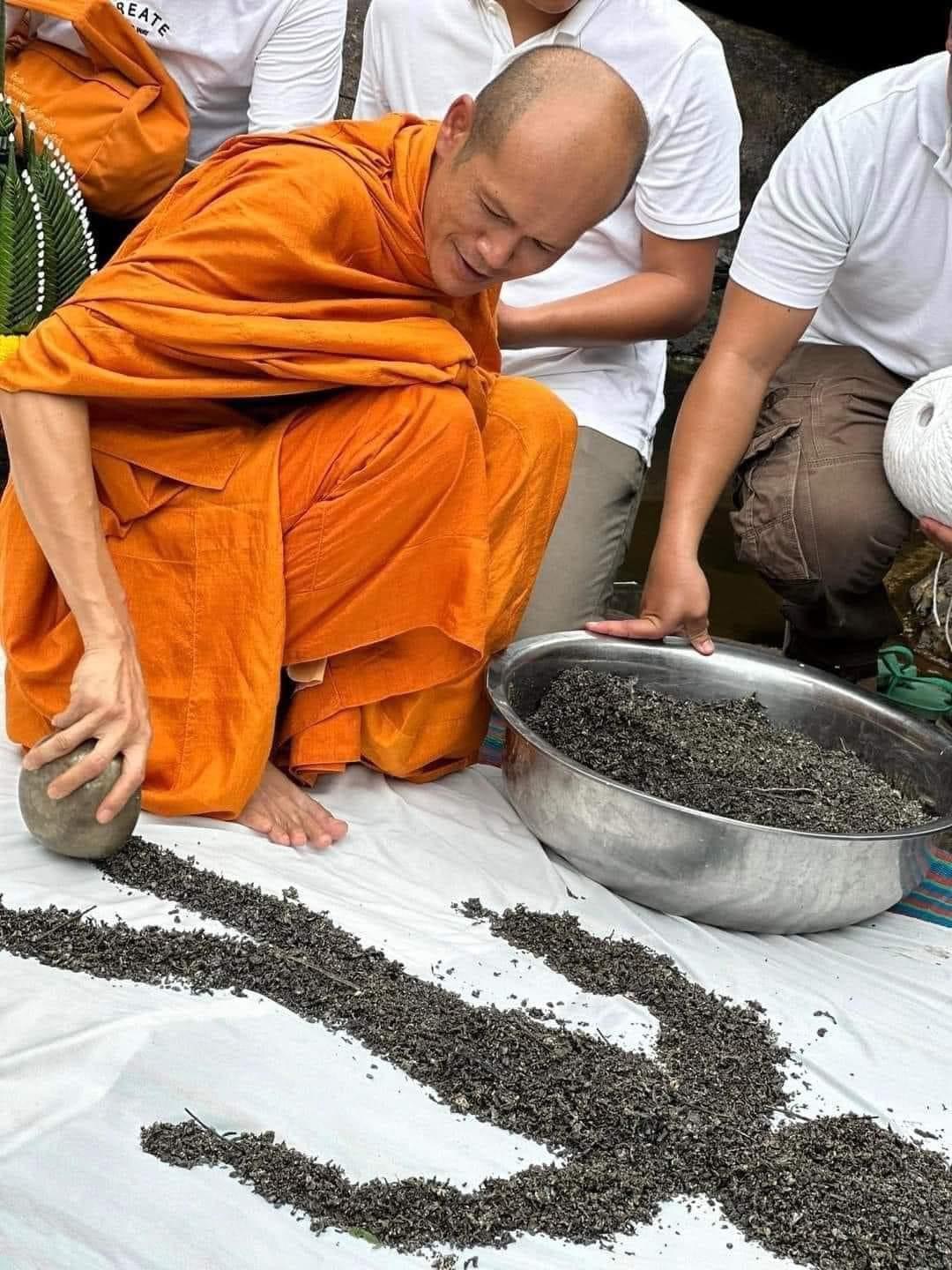 หนุมานเนื้อดินเผาอุดผง รุ่น องค์ครู (องค์ที่ 1 โซนน้ำตาลส้ม) พระอาจารย์ต้อม วัดท่าสะแบง ปี 67
