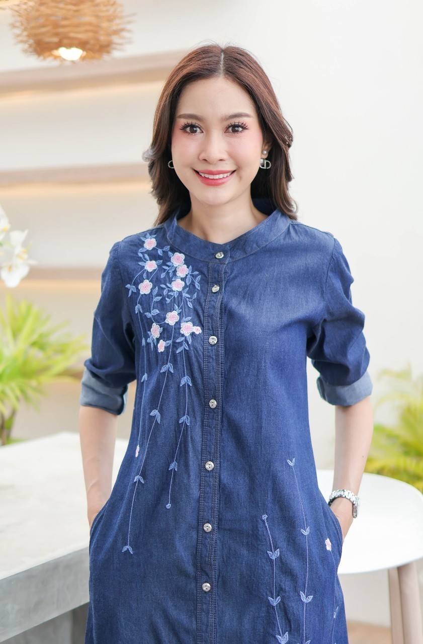 เดรสยีนส์ #8731 ผ้ายีนส์เนื้อผ้านิ่ม ปักลายดอกไม้สวยหรู แบบสวยใส่ได้หลายโอกาส