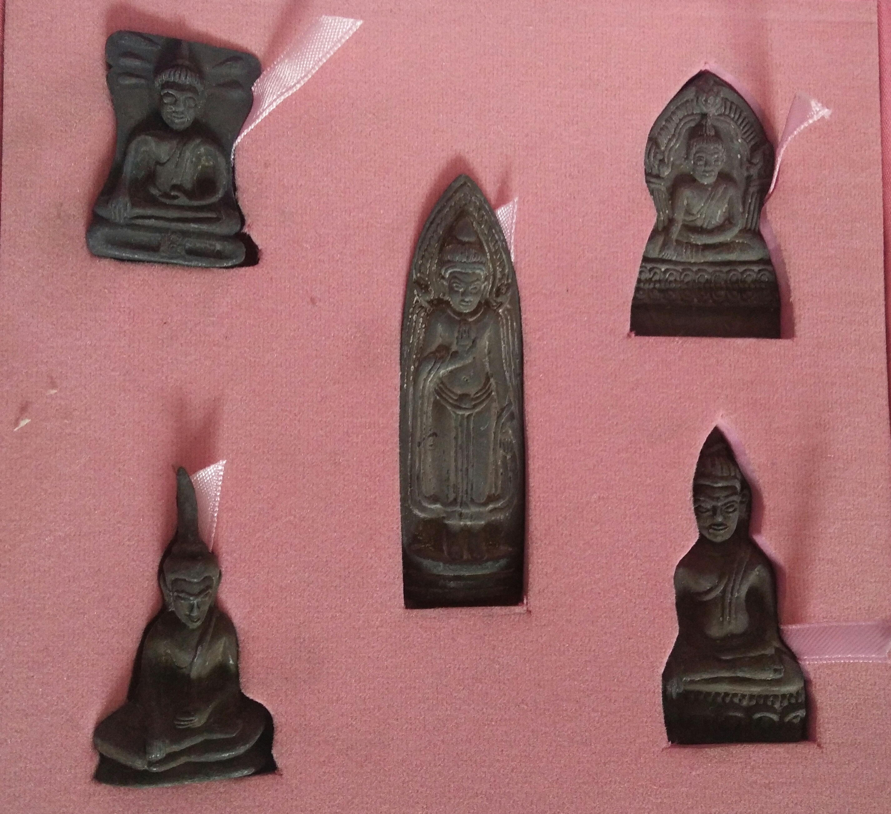 เบ็ญจภาคีมหามงคล (มวลสารผงจิตรลดา) พระยอดขุนพลเนื้อชิน ศิริราช 100 ปี (No.8985)