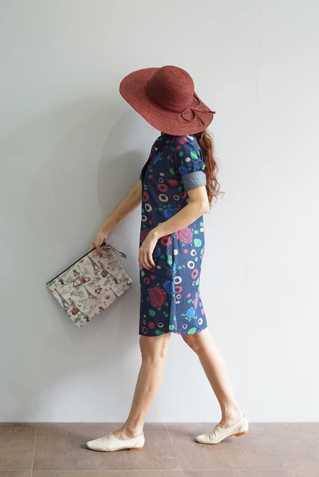 Size 38" / 40" / 42" / 44" /46" เดรสยีนส์ลายดอกไม้คอเชิ้ต (ชุดยีนส์ ชุดแซก) ผลิตจากผ้ายีนส์เนื้อนิ่ม ใส่สบาย ไม่ร้อน พิมพ์ลายดอกไม้สวยมาก