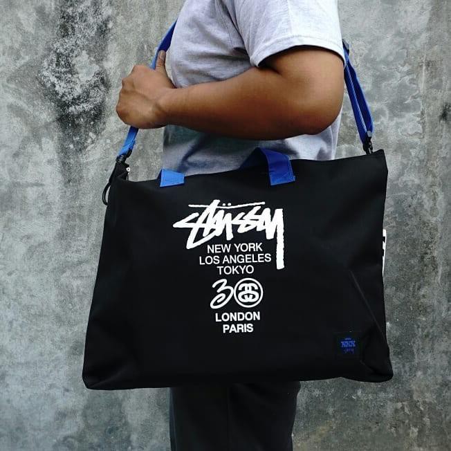 กระเป๋าสะพายข้าง Stussy - 2 Way Sling Shoulder Bag รุ่นพิเศษจากญี่ปุ่น ของใหม่ ของแท้ พร้อมส่ง