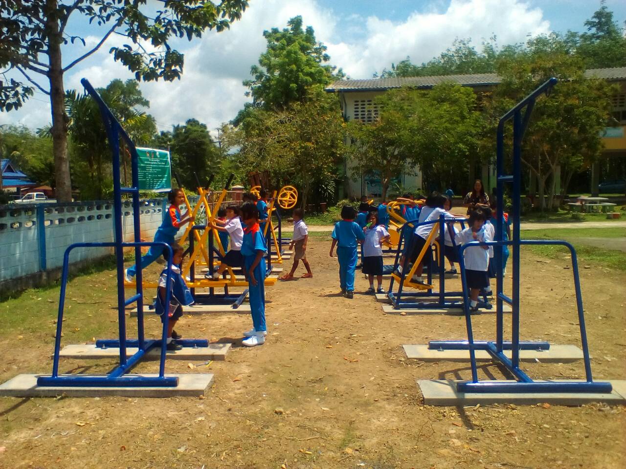 รหัส SM ผลงานติดตั้ง (หมู่5 ต.บางดี จ.ตรัง) เครื่องออกกำลังกายกลางแจ้ง