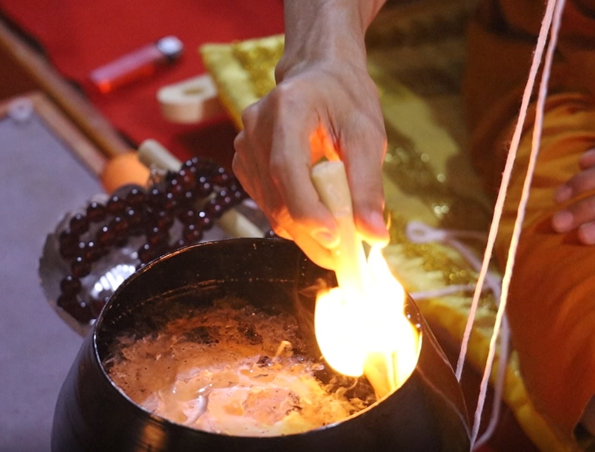 ลูกอมสัตตะบริภัณฑ์เทียนชัยขันน้ำมนต์พิธีสมเด็จพลิกชีวิต 1 ใน 20 ลูก