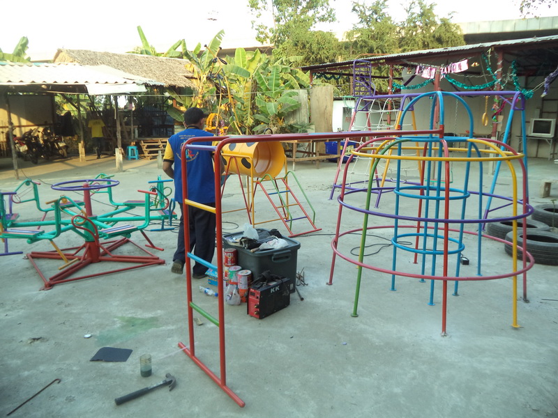 รหัส PG ผลงานติดตั้ง (ตลาด อ.ต.ก.จตุจักร กทม.) เครื่องเล่นสนามกลางแจ้งสำหรับเด็ก