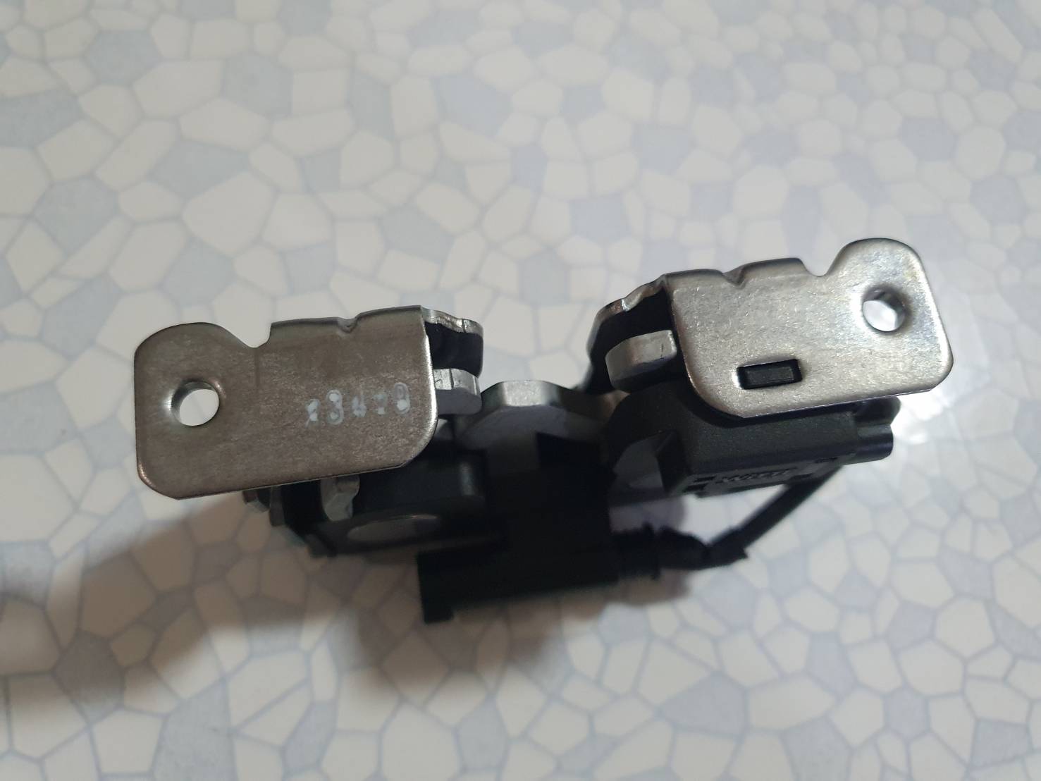 ตัวล็อคฝากระโปรงหน้า BMW Front Hood Latch 5123-7 115 229 อะไหล่แท้