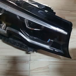 โคมไฟหน้าข้างขวา มือสอง BMW G20 หน้ามีรอยถลอก ขายตามสภาพ