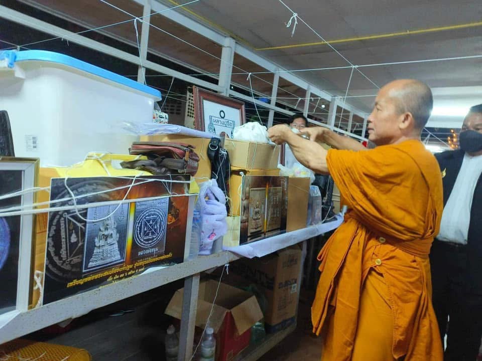 สมเด็จองค์ปฐมหลังพระคาถาเงินล้าน หลวงพ่อหนุน หลวงปู่ศิลา หลวงพ่อวัดท่าซุง อธิษฐานจิต