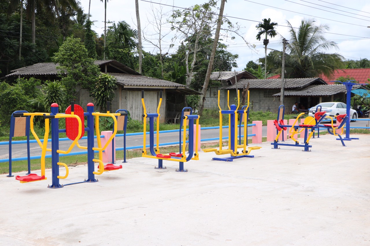 เครื่องออกกำลังกายกลางแจ้งตลิ่งชัน