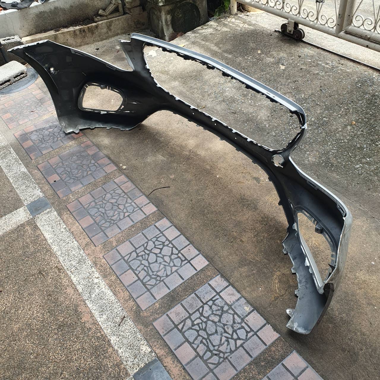 กันชนหน้า Benz มือสอง A2138852600 ขายตามสภาพ