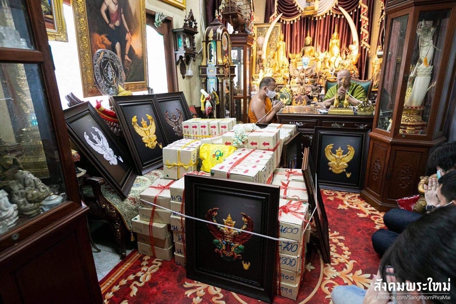 ครุฑทองคำลงยา พิมพ์เล็ก No.3 รุ่น รับเสด็จ วัดวังก์พง หลวงพ่อวราห์ อธิษฐานจิตเสกเดี่ยว ณ วัดโพธิทอง ปี 65