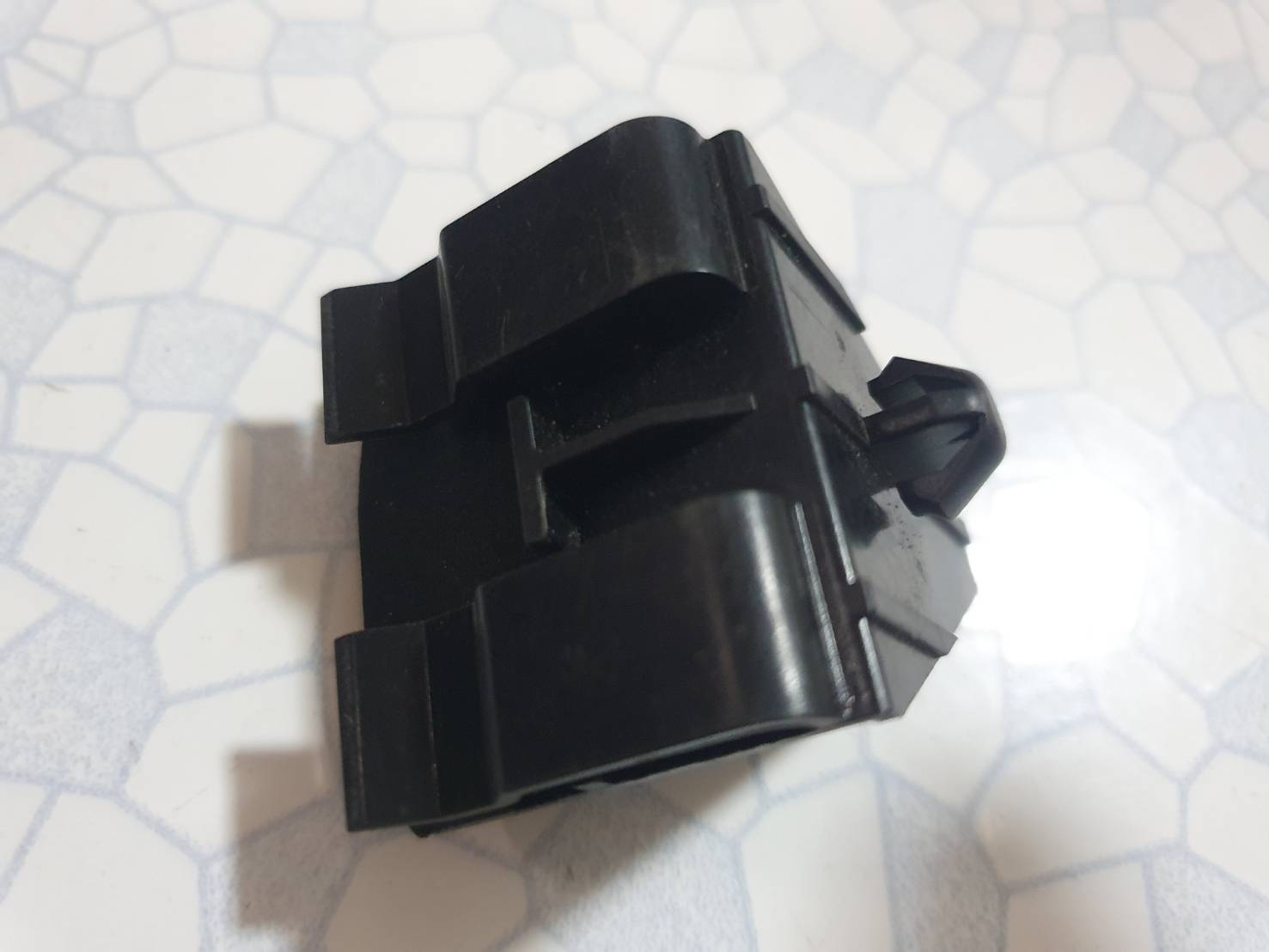 ตัวยึด มือสอง (หมายเลข 520 ตามรูป) Benz W211 A2119880178 Clamp Mounting Cover ตัวละ 10 บาทมีหลายชิ้น