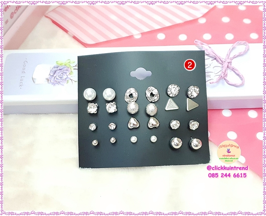 ต่างหูมินิมอล คริสตัลสี ขายยกแผง ในแผงมี 12 คู่