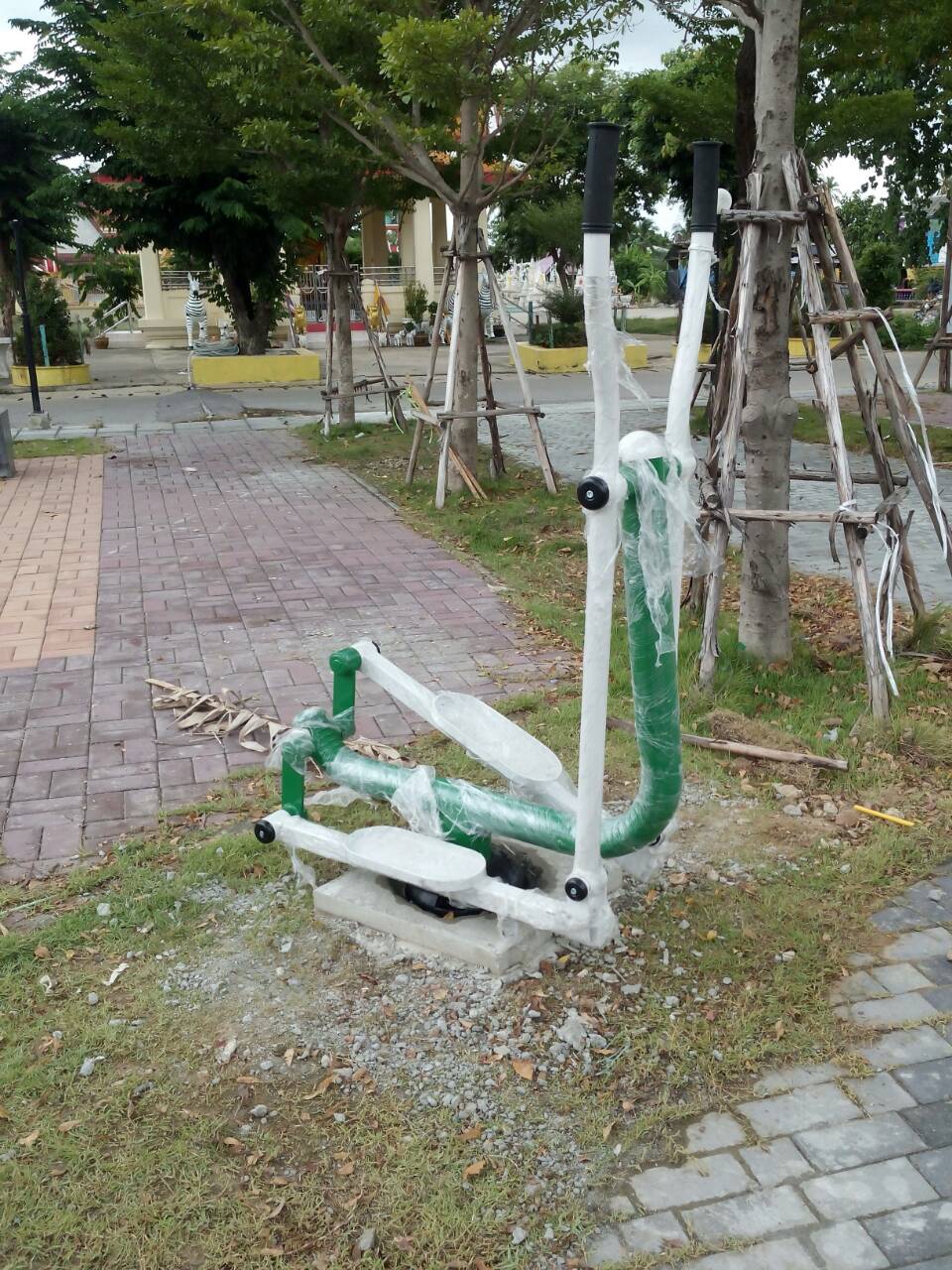 รหัส OUL ผลงานติดตั้ง (วัดสาลีโขภิตาราม ต.บางพลับ อ.ปากเกร็ด จ.นนทบุรี) เครื่องออกกำลังกายกลางแจ้ง