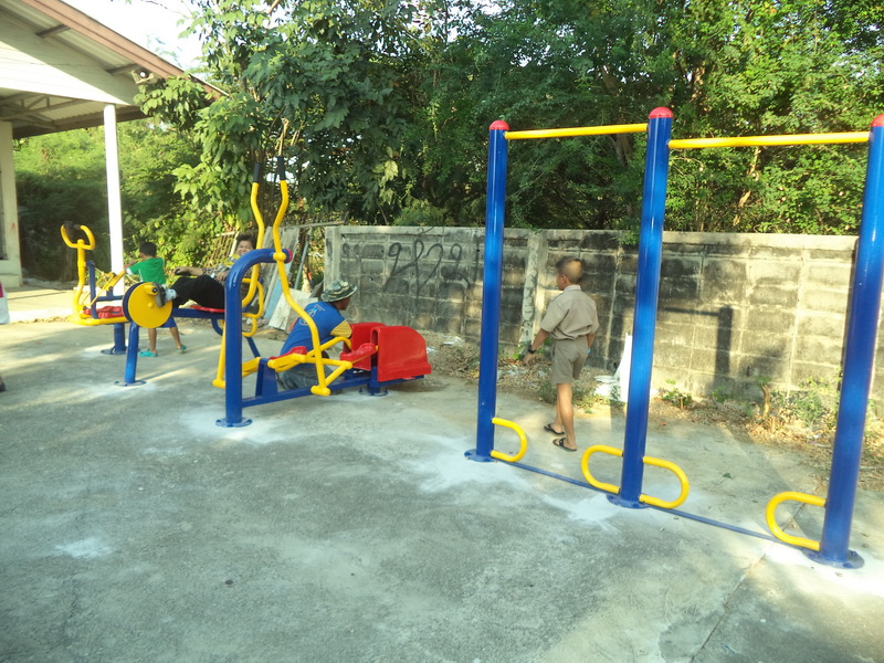 รหัส OUL ผลงานติดตั้ง (หมู่บ้านปทุมทอง อ.เมืองจ.ปทุมธานี) เครื่องออกกำลังกายกลางแจ้ง