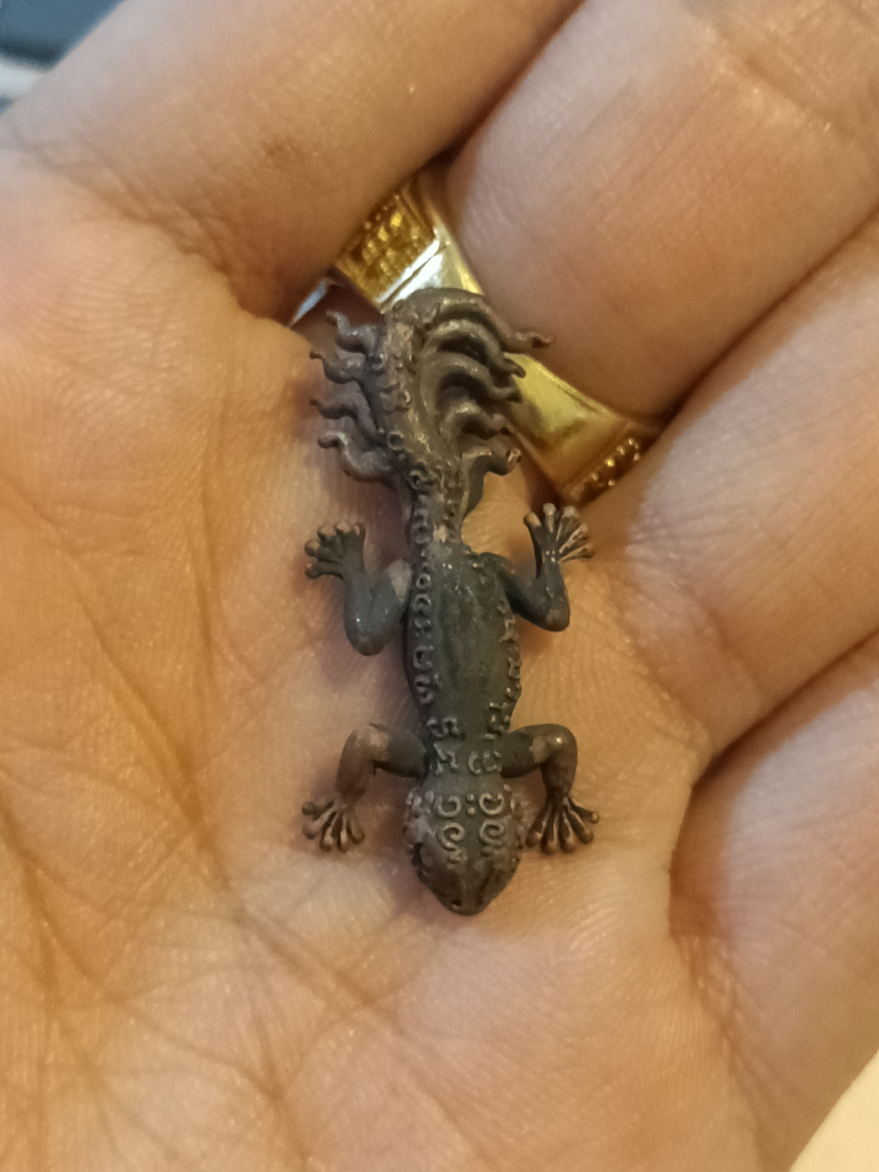 ขี้เกี้ยมมวลสารโลหะอาถรรพ์ หลวงปู่มหาศิลา พิธีเดียวกับมหาพุทธาภิเษกเหนือดวง 2