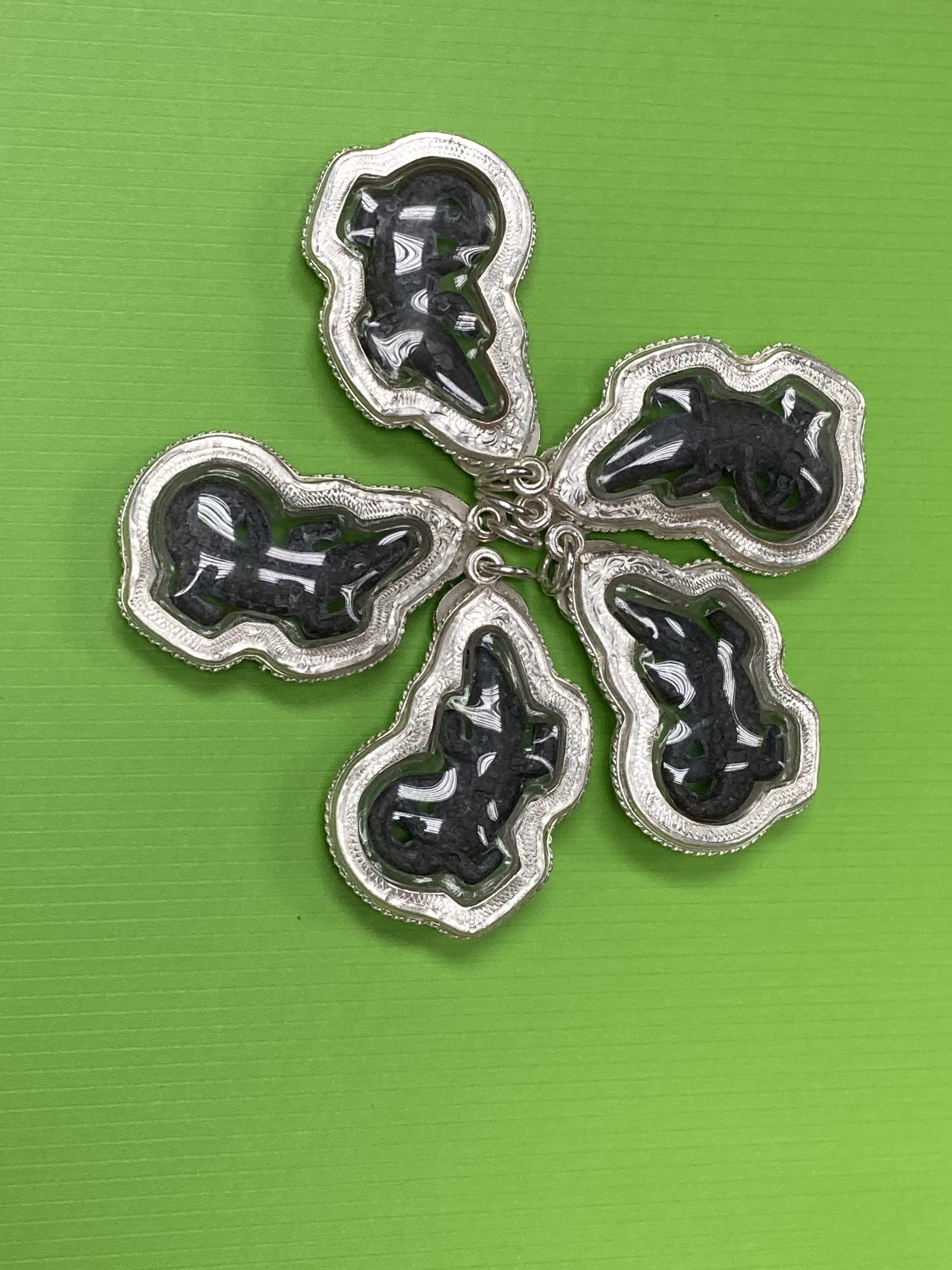 จระเข้โทน รุ่น 2 หลวงพ่อสนิท ปี 2516 เลี่ยมกรอบเงินลงยา (สั่งเกลี่ยมรอประมาณ ๑ สัปดาห์)