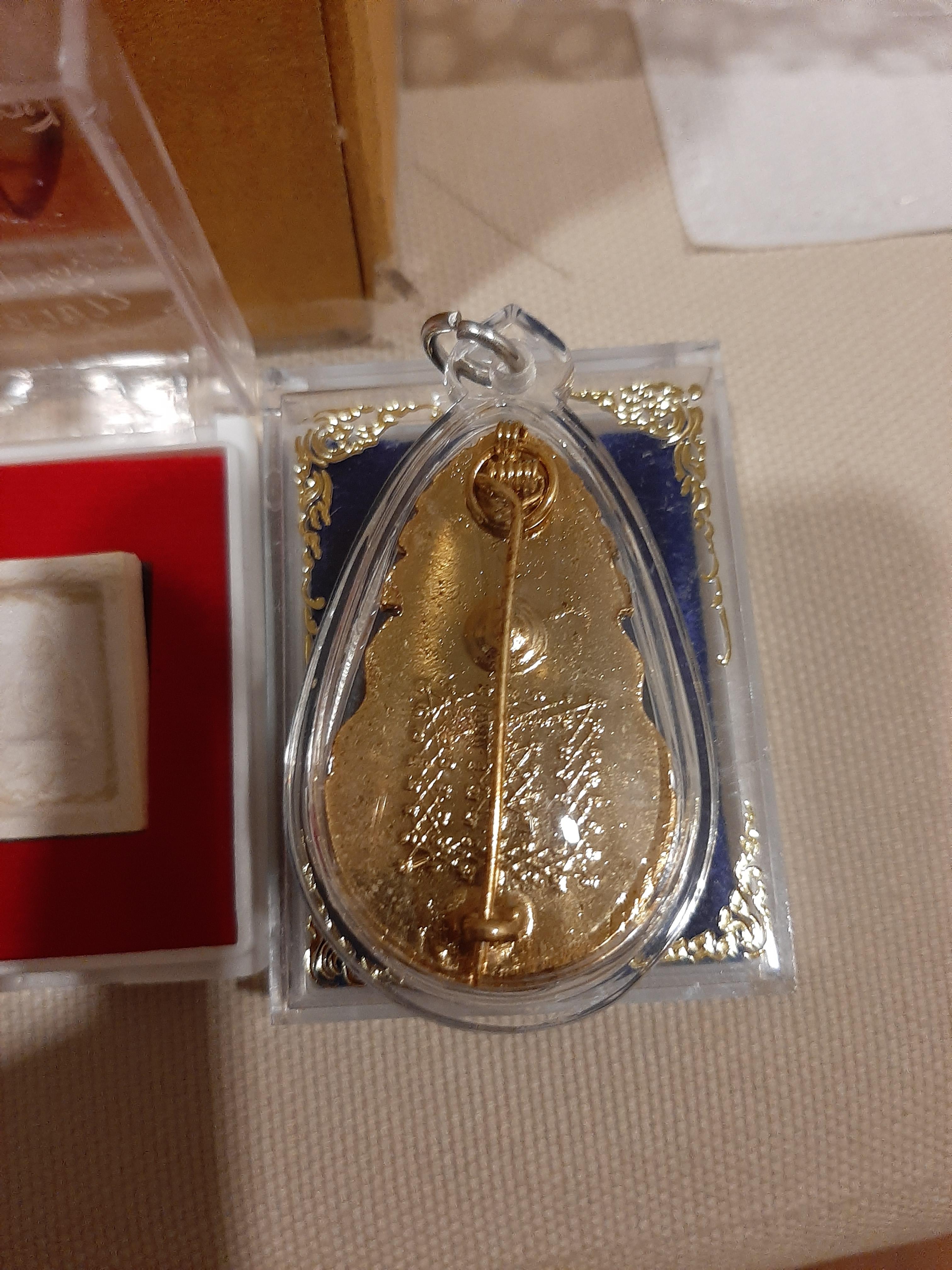 เข็มกลัดมงกุฎเพชร ลพ.ฤาษีลิงดำ