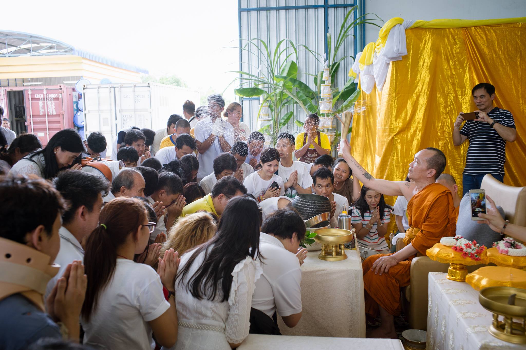 หลวงปู่เทพโลกอุดร อาศรมศรีชัยรัตนโคตร ฐาน 1 ซ.ม. ชุบทอง
