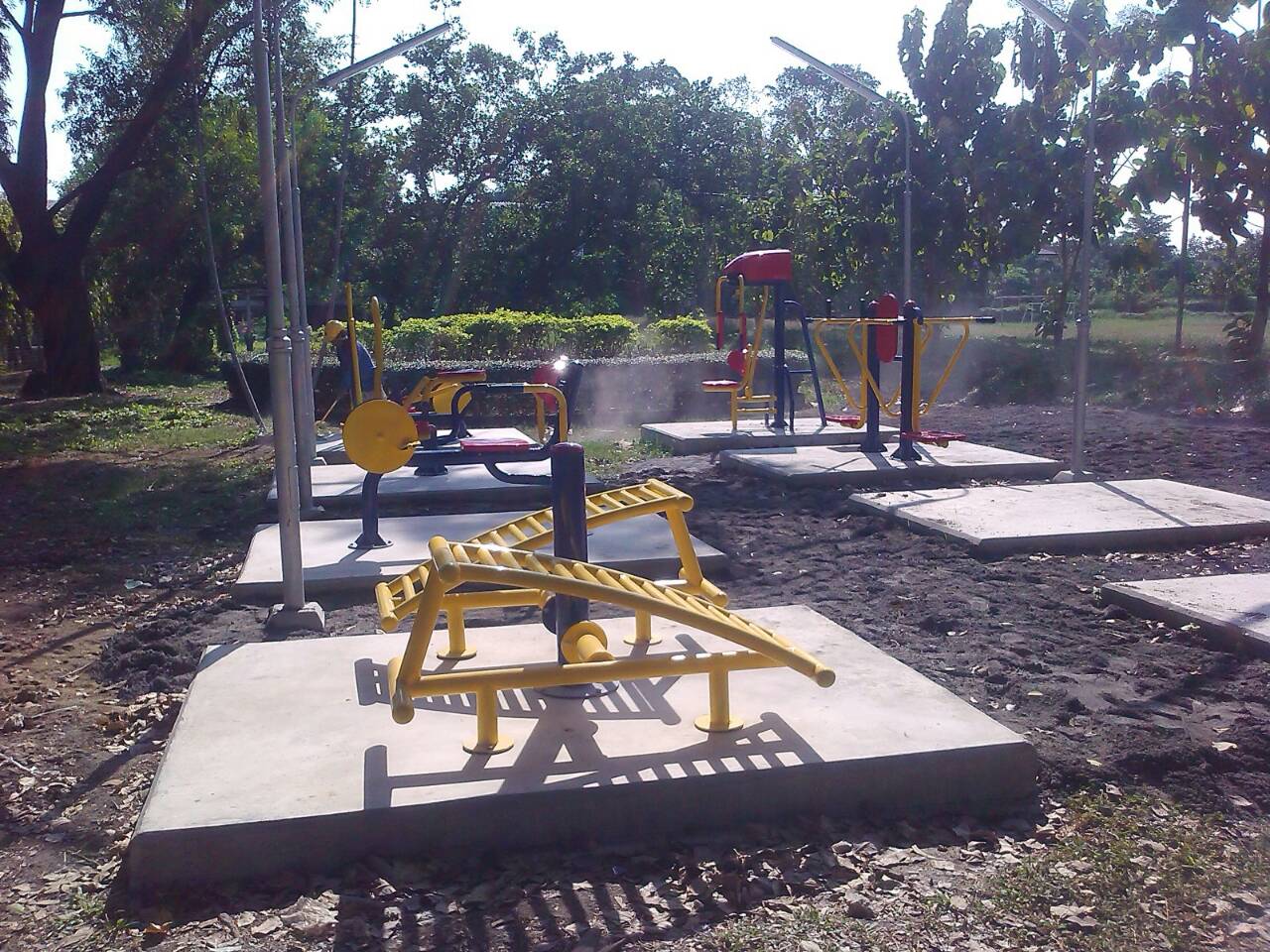 เครื่องออกกำลังกายกลางแจ้งดาวคะนอง