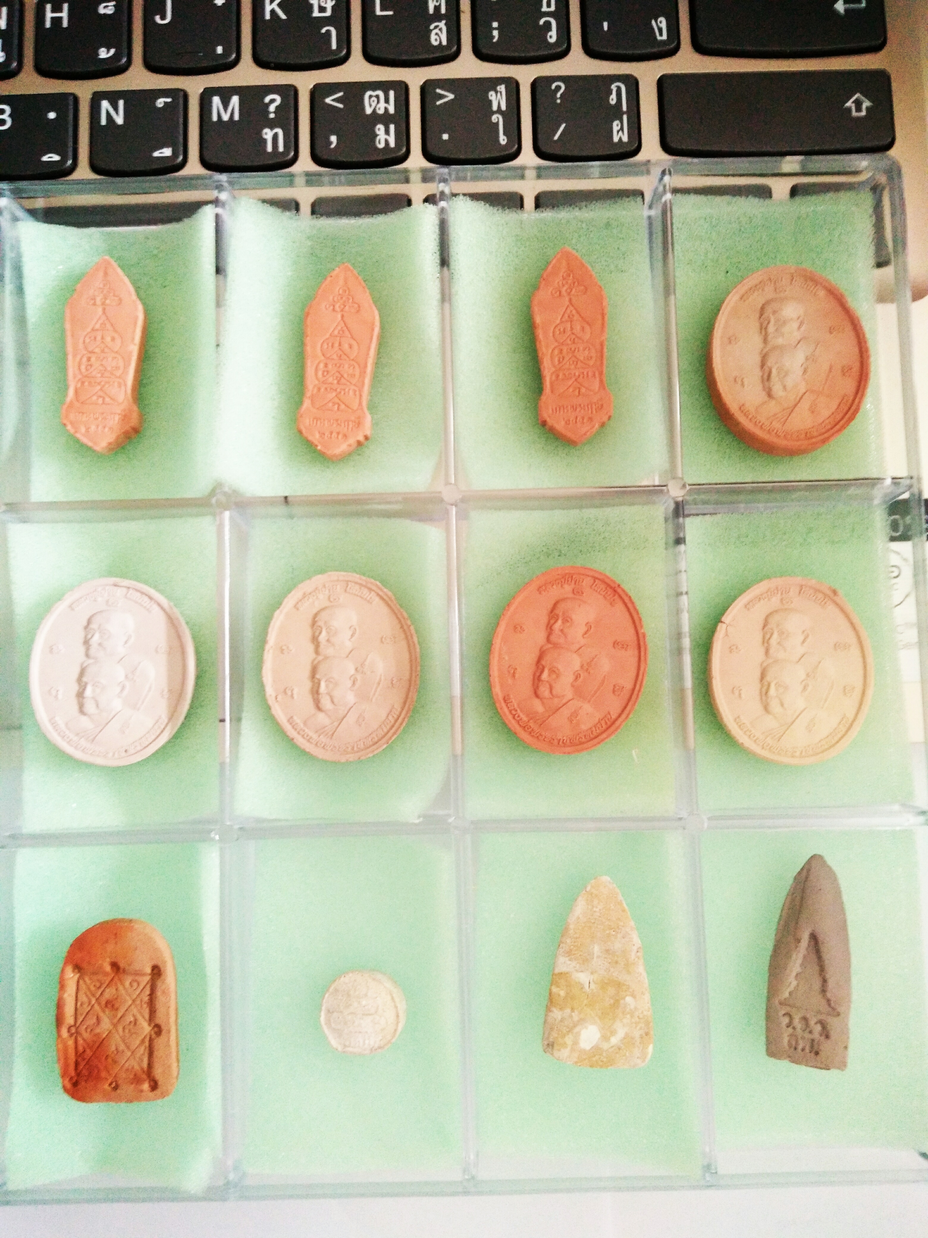 รายการพระเนื้อดิน วัดท่าขนุน และไม่ทราบที่ (ทางร้านนำรายได้ส่วนหนึ่งไปทำบุญตามอัธยาศัย)