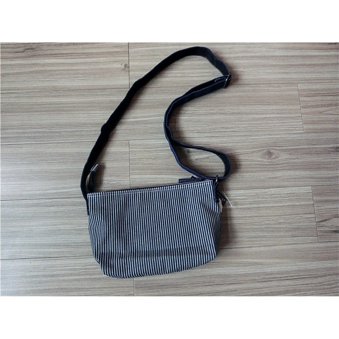 กระเป๋าสะพายข้าง Lee Vintage Denim Crossbody Bag ของใหม่ ของแท้ พร้อมส่งจากไทย กระเป๋าคาดเอว กระเป๋าคาดอก