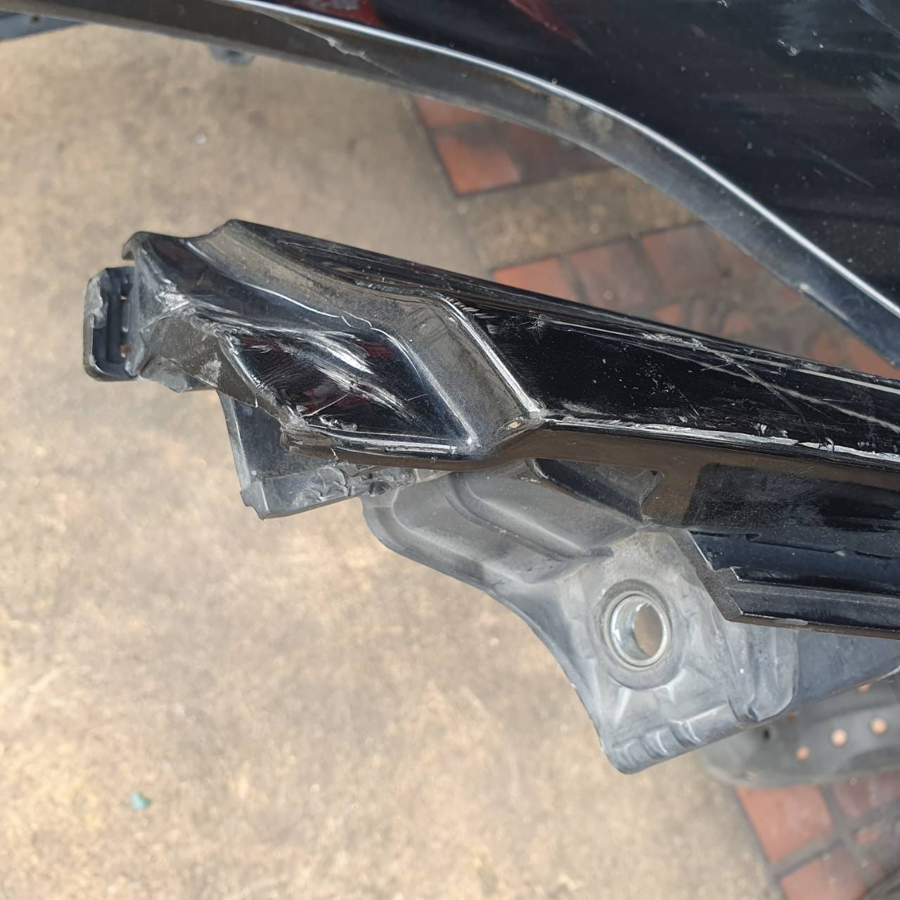 กันชนหน้า Benz มือสอง A2128854325 ขายตามสภาพ